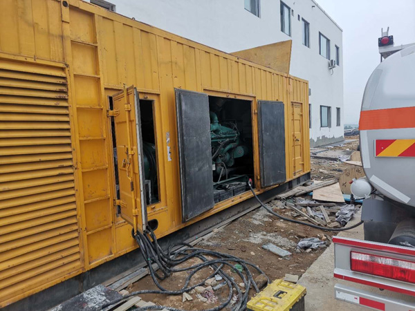 蒙城如何在发电机出租合同中约定设备的维修和保养责任？